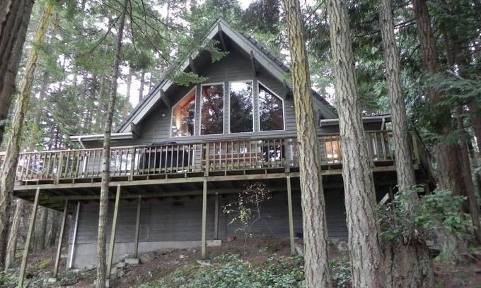 Roche Harbor House | Neil Bay Waterfront Family And Pet Friendly Property! PCUP00-13-0010