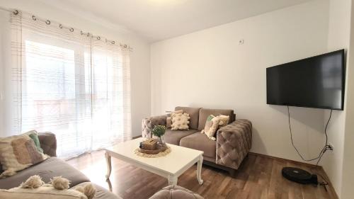 Crno Apartment | Nellie