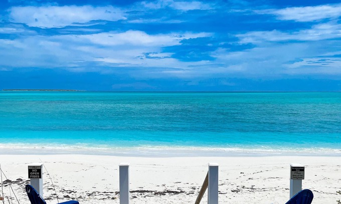 Tar Bay House | NEMO HOUSE-Luxury Beachfront on perfect Beach-Perfect for 4 couples/2 families
