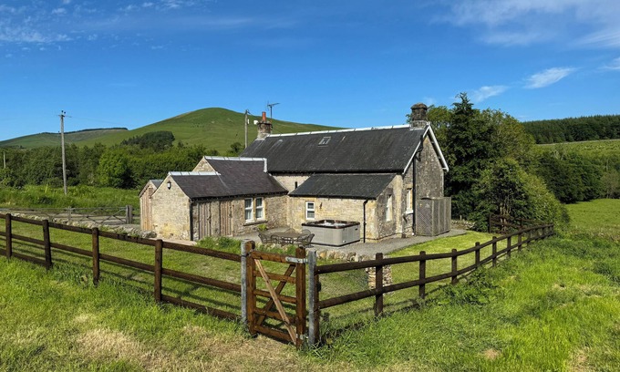 Hawick Cottage | NETHERRAW, pet friendly, character holiday cottage in Newcastleton