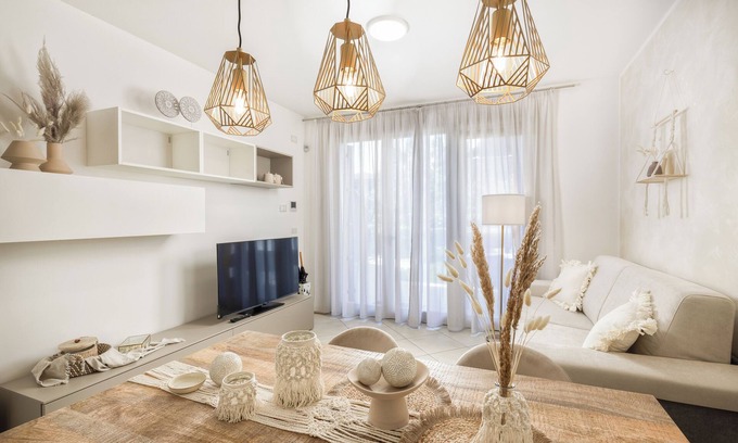 Cavaion Veronese Apartment | Neu Eingerichtetes Apartment mit Pool, Fitnessstudio und Sauna, Nähe Bardolino