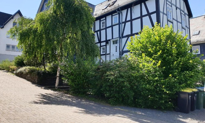 Hallenberg Apartment | Neu Gemütliche Ferienhaus mit 3 Ferienwohnungen "Max " , " Leonore " und "Beatrice"