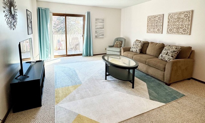 Northwestern Precinct Condo | NEW 1-bedroom condo with WiFi, AC in lovely Saint Paul near Hospitals!