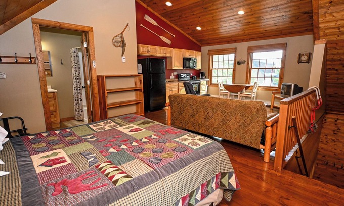 Bemidji Cabin | New 1 bedroom lake cabin with FREE resort amenities