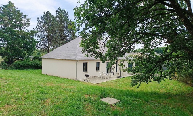 Truyes House | New 100m2 3-bedroom house with air-conditioning and enclosed grounds for animals