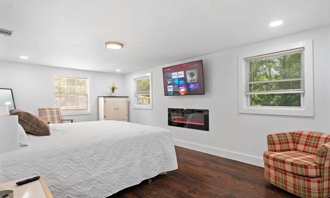 Bloomingdale House | NEW! 19 Minutes from Savannah Historic District