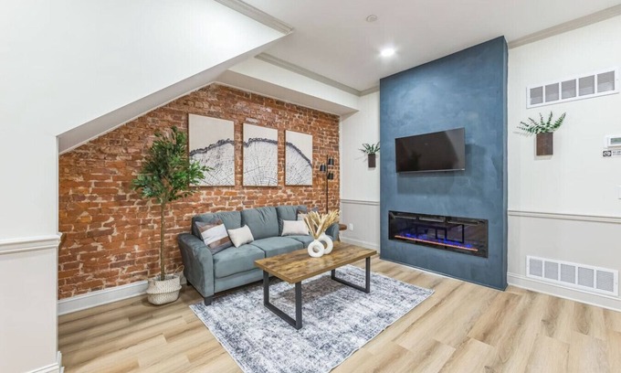 North Philadelphia West Apartment | New 2/2 Across from Fairmount Park | 10 mins to DT