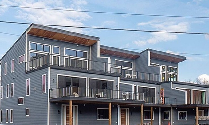 Windham House | NEW 5 Bed 5 1/2 Bath Townhouse Walk To Skiing! 900 sq ft Of Mountan View Decks!