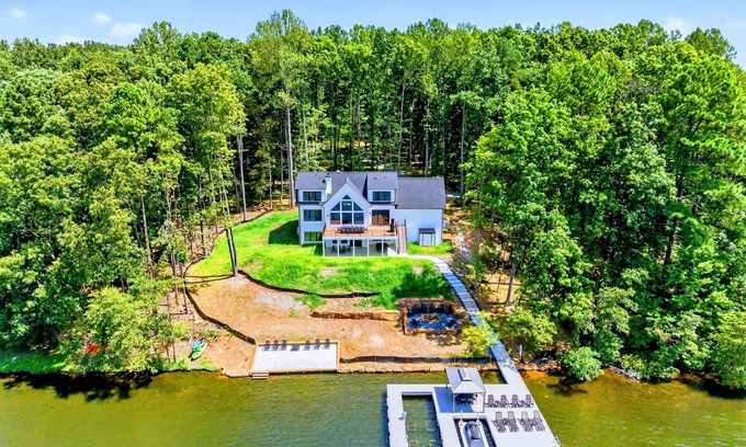 Bumpass House | NEW 5BR Lakefront Lake Anna, Beach, Dock, Views