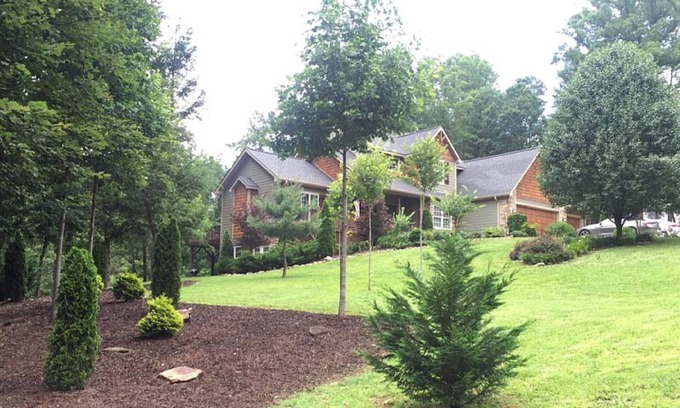 Woodfin House | New 5k sq ft 2 acre Art and Craft Country Retreat 5 miles from dwntwn Asheville