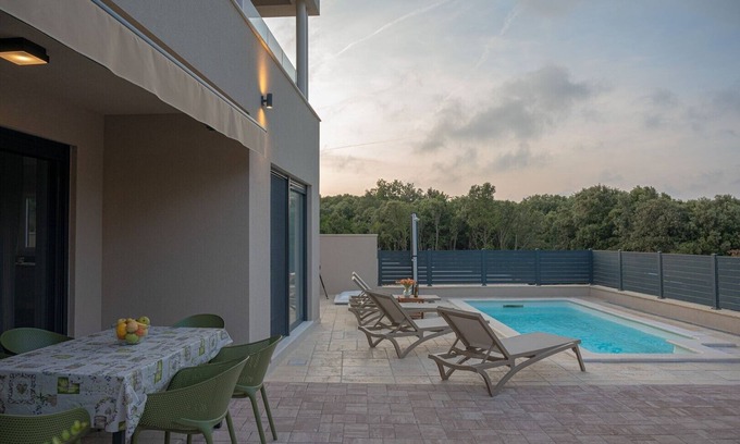 Vinkuran House | New amazing holiday house with pool