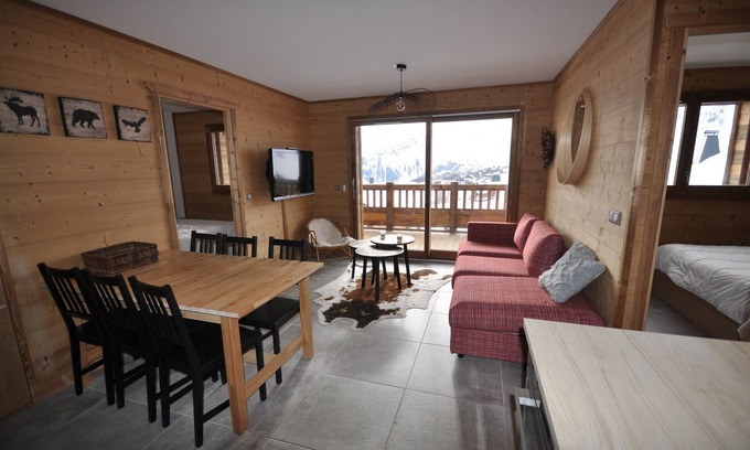 La Toussuire Apartment | New and warm apartment with panoramic view, direct access to the slopes