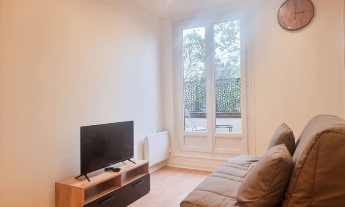 Montigny-le-Bretonneux Apartment | New apartment in the heart of the city
