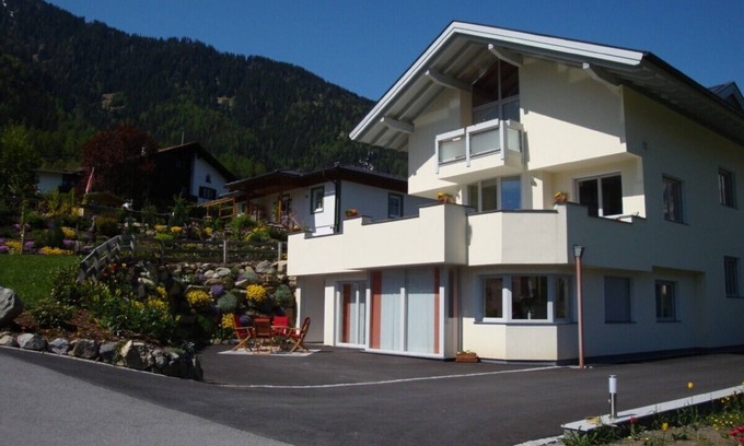 Sautens Apartment | New apartment, 2 bedrooms, big kitchen-cum-living, pets welcome