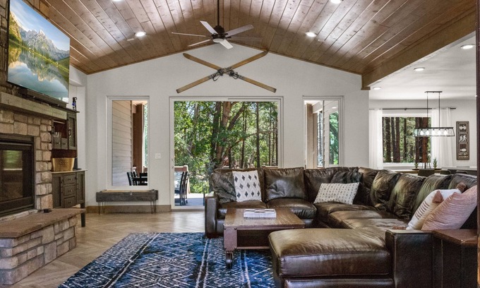 Torreon Cabin | New Beautiful Cabin located in quiet Torreon cul-de-sac
