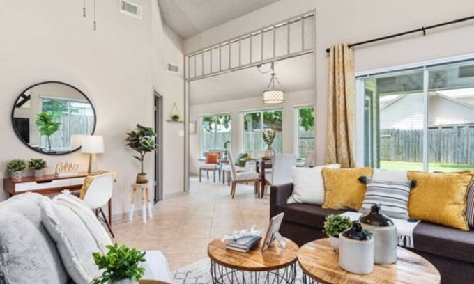 Barker House | NEW, Beautiful Home Fast Wi-Fi