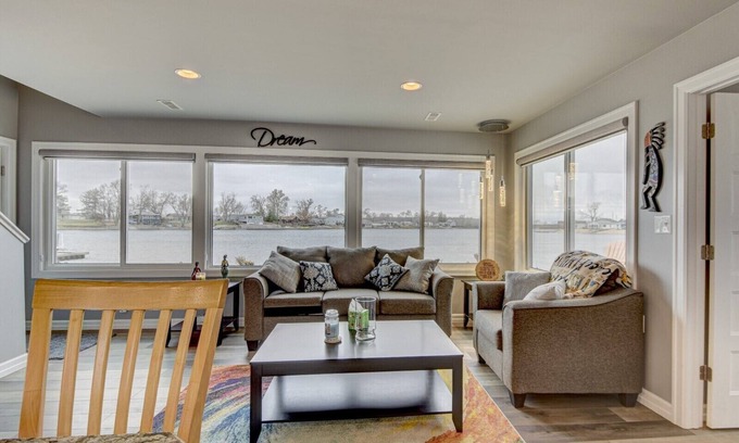 LaPlatte I House | New, Beautiful, Peaceful and Convenient Lake Cottage