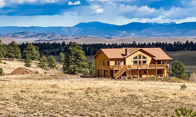Hartsel Cabin | New! Beautiful & Spacious Modern Home on 8+ Acres - Peaks & Prairies Retreat