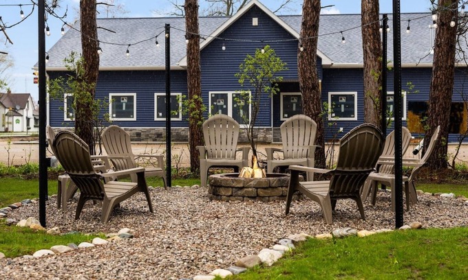 Bellaire House | NEW Bellaire Home, 5 Minute WALK to downtown!