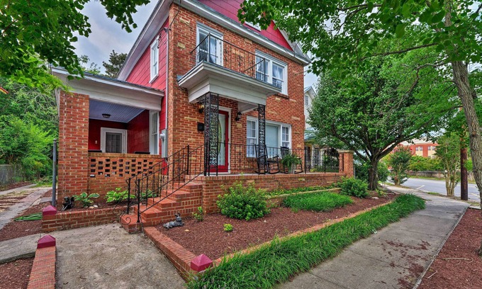 New Bern House | New Bern Home w/Yard, Grill + Walkable Location