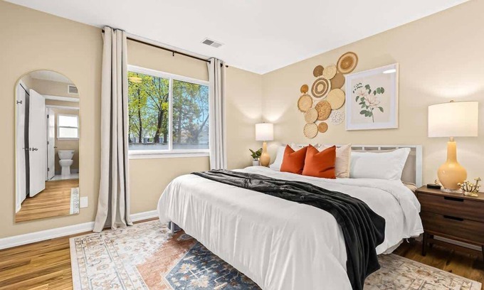 Roseville Apartment | New! Bright & Cozy 1BR Flat with Double Recliners