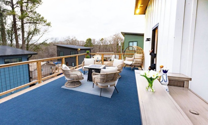 Hayes House | New Build: Blue Rooftop& Patio min's from Downtown, Duke, NCCU, Hospital,