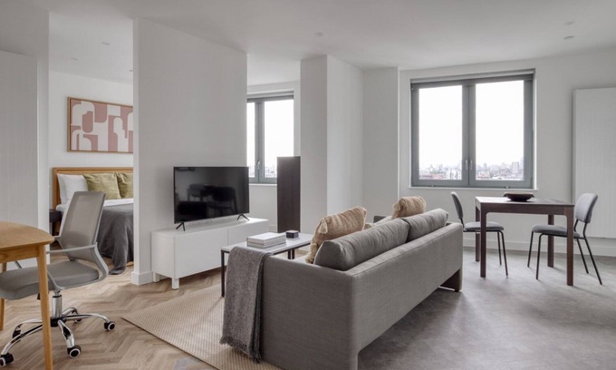 Lansbury Apartment | New Build Bromley by Bow Studio w/Concierge, nr Shops, by Blueground