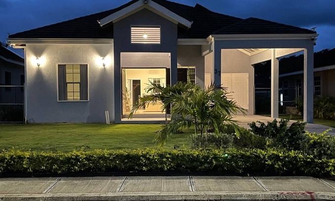 Boscobel Villa | NEW BUILT | 3BR | Ocho Rios 15mins | Beach 10mins | 24HR Gated | Family Friendly