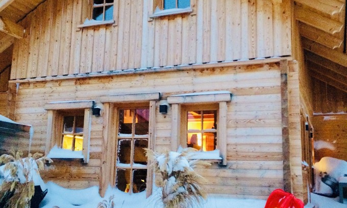 Haus Ski Chalet | NEW built: Exclusives PREMIUM CHALET with fireplace, sauna, HotTub, WiFi and garden