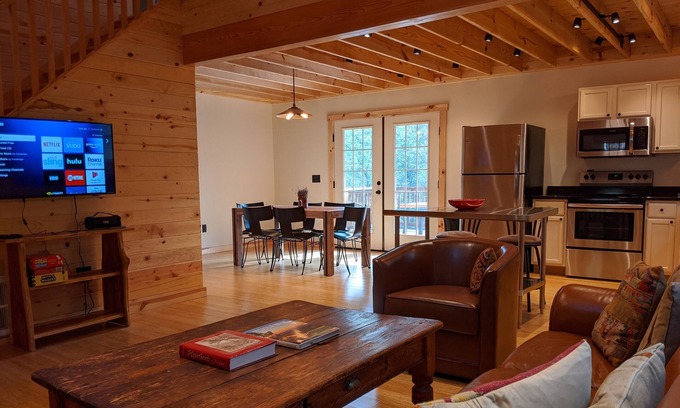 Nelson House | New Cabin on the Rockfish! Healing River Sounds Day and Night! Heart of Nelson!