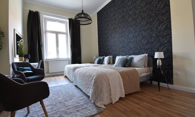 Nepszinhaz negyed Apartment | New central 5 bedroom 5 bathroom
