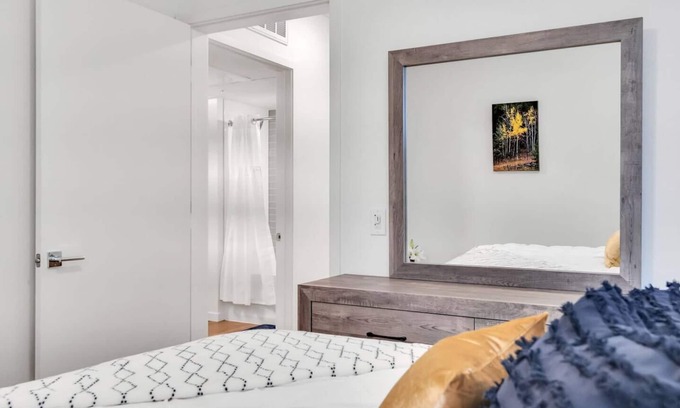 Jewell Heights - Hoffman Heights Apartment | New, Centrally Located, 1B1B Apt, Lots of Amenities!
