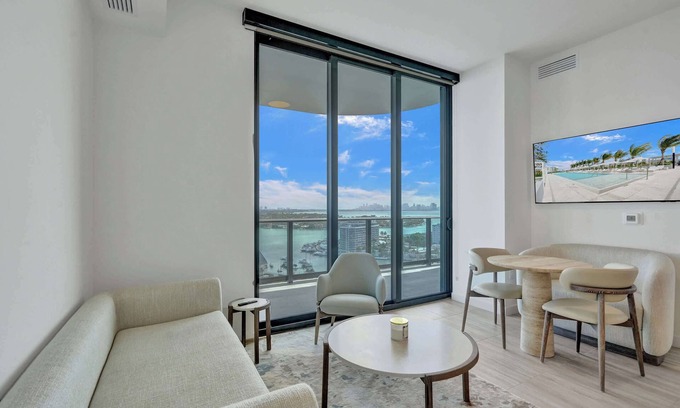 North Beach Condo | NEW: Chic Miami Beach 2BR/2BA – Walk to Ocean!