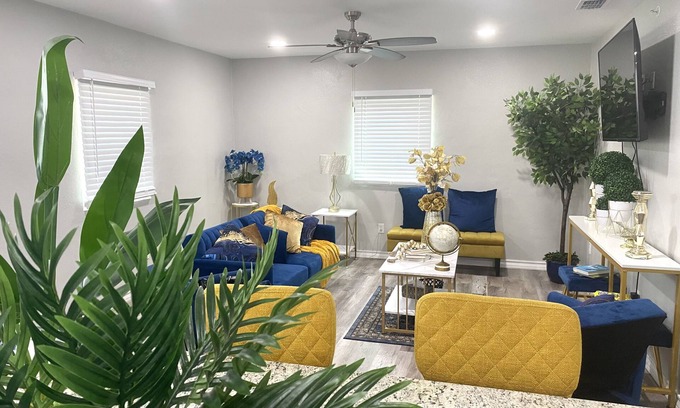 Weslaco Apartment | NEW! ✨close to Downtown, Malls & PremiumnOutlets, with Balcony ❤️