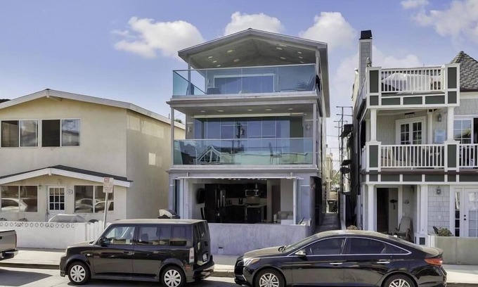 West Newport Condo | New Condo With Ocean View - Bottom unit