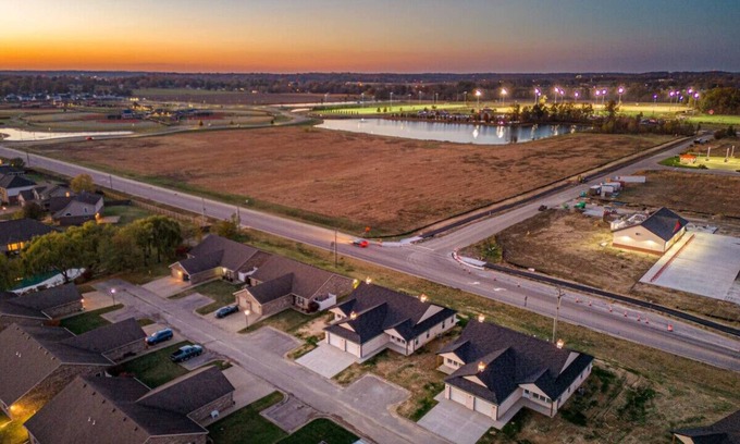 Evansville Condo | New Construction, New Furnishings, Luxury Unit