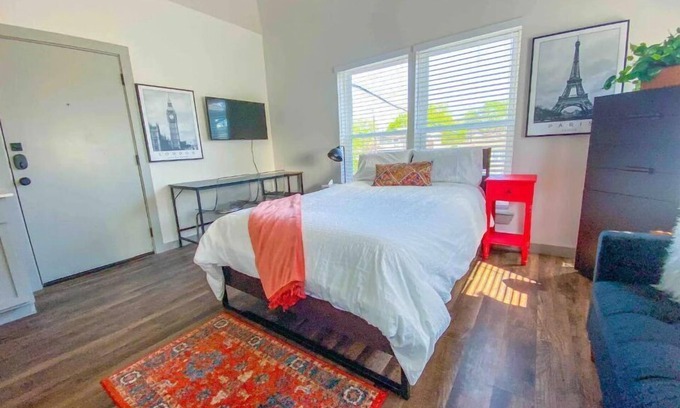 Lower Greenville House | NEW Contemporary Studio in Lower Greenville