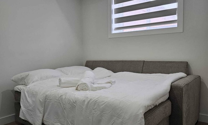 Calgary House | NEW Cozy 1BR Suite Near Transit, Shops & Parks