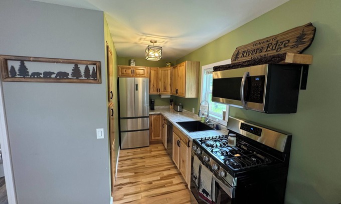 West Stewartstown Cabin | New Cozy Cabin w/Direct ATV & Snowmobile access