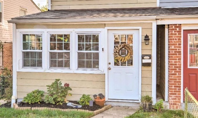 Fairmount Heights House | New! Cozy Chateau in NE DC - 6 Miles to Monuments!