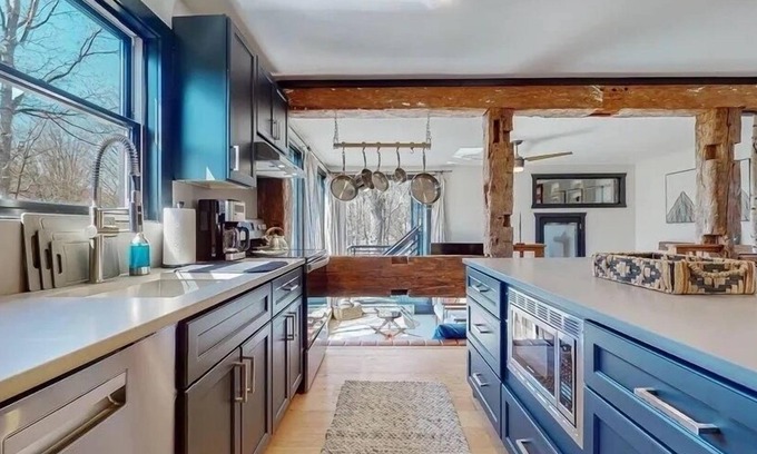 Windham House | NEW - Cozy Modern: Stunning views,3 mins ski,BBQ,Fire Pit,Game Room,walk to town