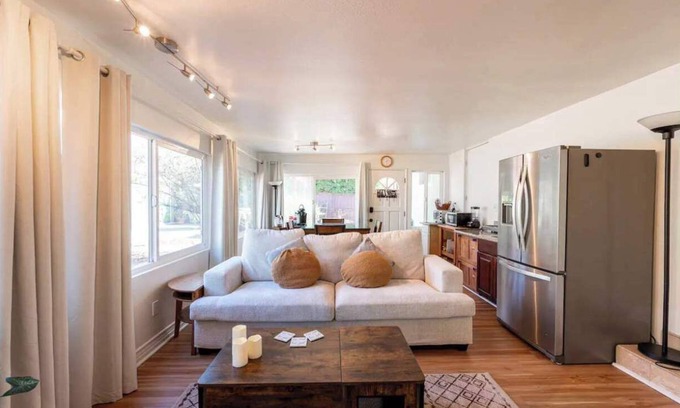 Allied Gardens House | NEW Cozy retreat with large yard and Jacuzzi!