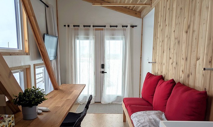 Bradford West Gwillimbury Cottage | NEW Cozy Tiny House Retreat in Tranquility - 1 hour north of Toronto