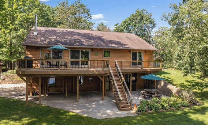 St. Helen House | NEW Dog Friendly Lakefront With Acreage