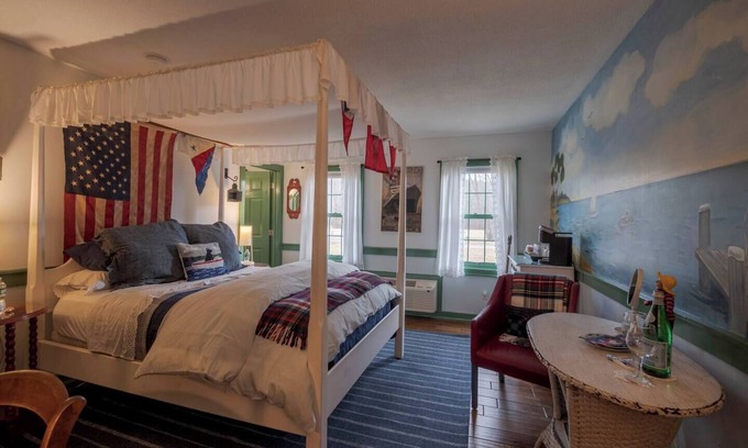 Stonington Apartment | New England Hospitality at the Carriage HousenMystic Vacation Rentals LLC