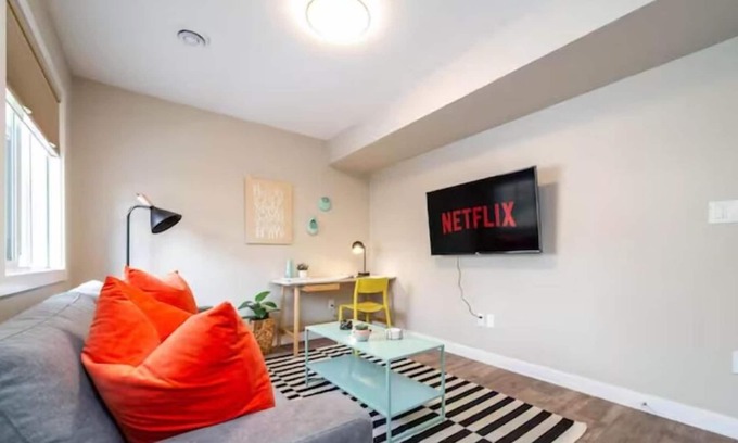 Southeast Edmonton House | NEW - Euro-Style Suite - Whyte Ave/Clean/A/C/NFLX/Sleeps6n