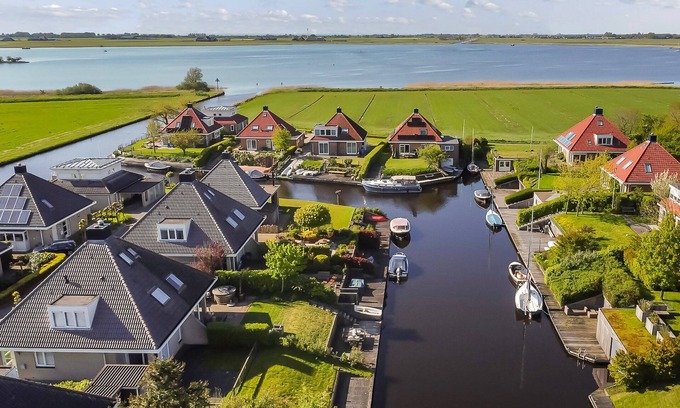 Hemelum House | NEW/Family friendly holiday home with jetty & hottub. Quiet surroundings.