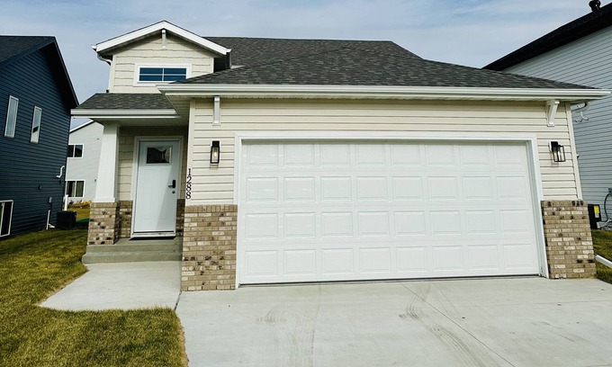 Fargo House | NEW family- friendly 3 bedrm home in West Fargo with space to gather and relax.