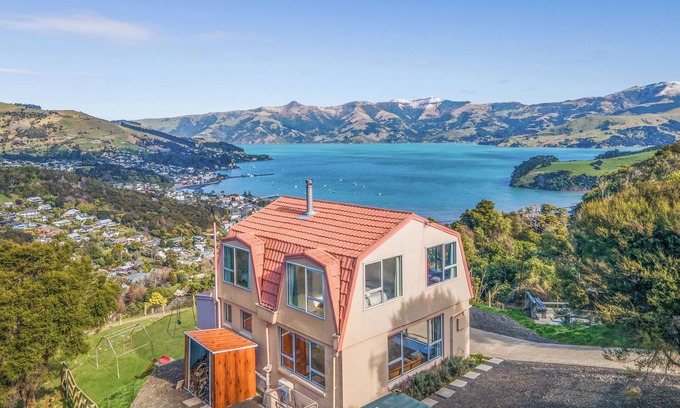 Akaroa House | New Farm - Akaroa Holiday Home