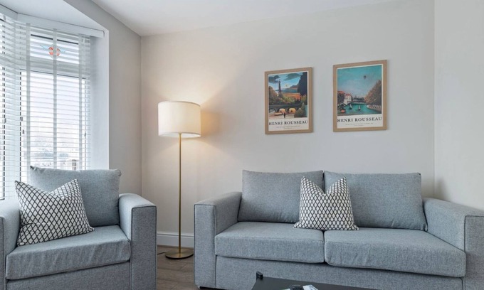 Arnold House | New! Gorgeous Home | Sleeps 6, Amazing Location!